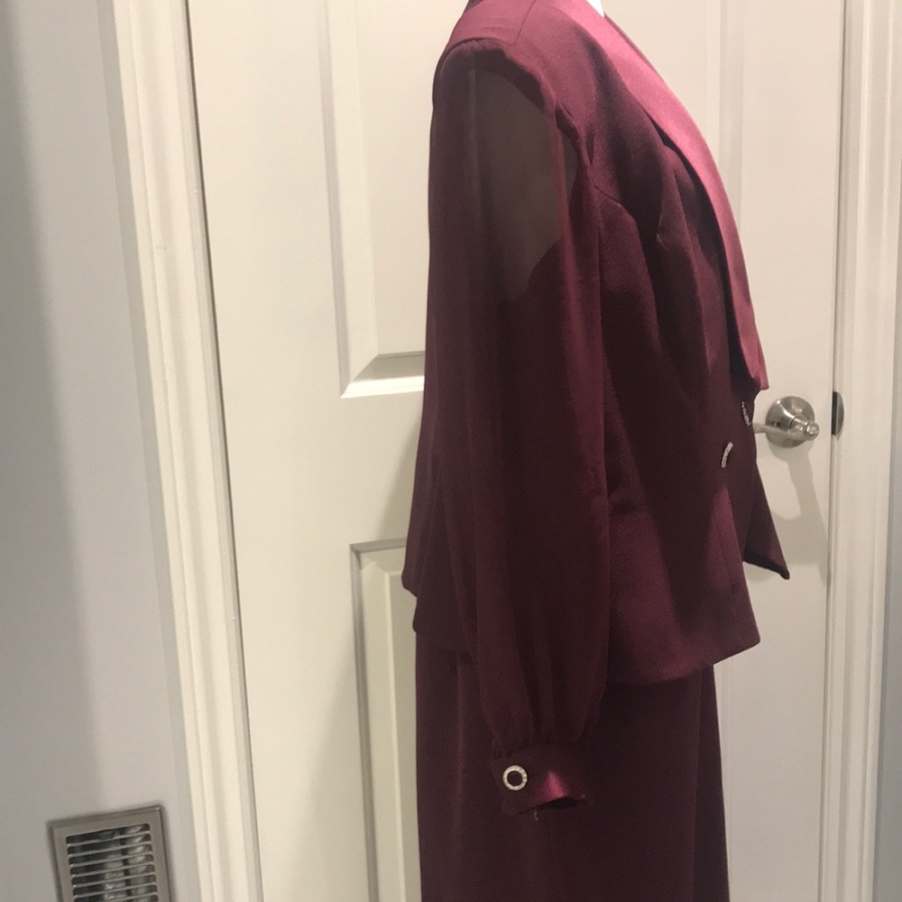 Les Robes Galleria Formal Jacket & Matching Skirt - Picture 11 of 16